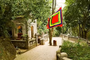 Lăng Hùng Vương trên đỉnh núi Nghĩa Lĩnh. Ảnh: Vietnam+.