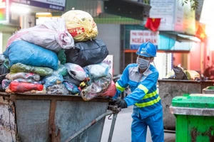Hoạt động thu gom chất thải sinh hoạt vẫn gặp nhiều khó khăn. Ảnh minh họa: INT
