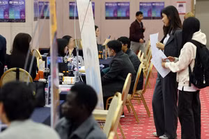 Hàn Quốc đẩy mạnh thu hút nhân tài nước ngoài.