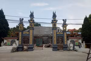 Di tích 300 năm tuổi đình Lương Xá (Ứng Hòa, Hà Nội) bị tháo dỡ các cấu kiện gỗ và thay bằng bê tông cốt thép.