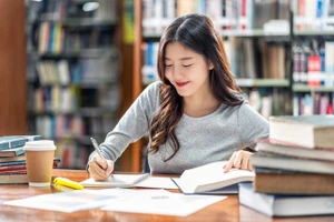 Học sinh Hàn Quốc học thêm kỹ năng đọc.