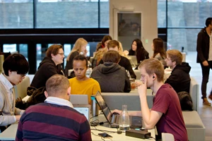 Sinh viên Đan Mạch được tài trợ học phí.