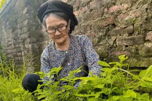 Mẹ Mẫn được nhiều người trong làng yêu quý. Ảnh: Tâm Nguyễn