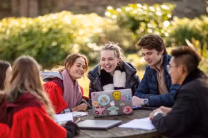 Khó khăn từ chính sách nhập cư ảnh hưởng tới các trường học Anh.