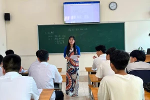 Một tiết học môn Ngữ văn của cô trò Trung tâm GDTX Bắc Ninh. Ảnh: VH.
