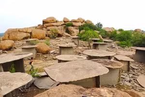 Nhà đá của Moryar Gudda đa dạng kích thước và hình dáng. Ảnh: Bbc.com