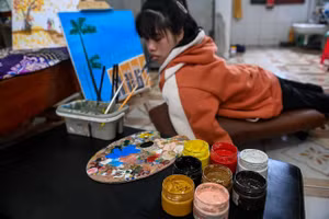 Thơm tìm thấy ánh sáng của cuộc đời qua đam mê hội họa. 