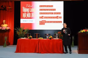 Tổng đạo diễn Phạm Hoàng Giang chia sẻ ý tưởng xây dựng chương trình.