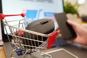 Cần sự kết hợp từ nhiều đơn vị để siết chặt hàng giả trên thương mại điện tử. Ảnh minh họa: INT