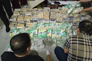 Nhiều tang vật bị thu giữ trong quá trình điều tra vụ ma túy xuyên quốc gia.