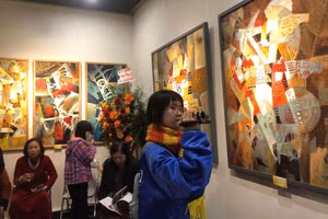 Dù là trừu tượng nhưng tác phẩm của họa sĩ Trịnh Bá Quát được đánh giá dễ xem, dễ gần, dễ cảm nhận và rung động.