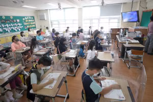 Số lượng học sinh lớn nhưng đãi ngộ thấp khiến giáo viên Hàn Quốc bất lực.