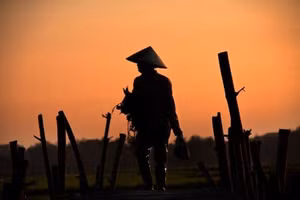 Con người 'thường dân' thấp bé nhưng lại vĩ đại vô cùng. Ảnh minh họa: ITN