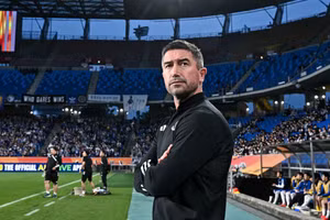 Harry Kewell giai đoạn cầm quân tại Yokohama F. Marinos. Ảnh: INT