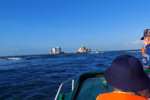 Vượt sóng đến với đảo Đá Đông A (Đặc khu Trường Sa), tháng 4/2024. Ảnh: Bình Thanh