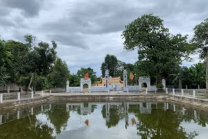 Đền Gôi Vị - nơi thờ Hoàng giáp Đinh Nho Hoàn, vợ thứ tiết nghĩa, thân phụ và vị Tổng binh họ Đinh.