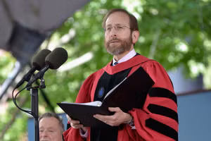 Hiệu trưởng Đại học Harvard, Alan Garber.
