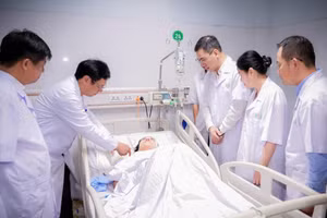 Vụ việc người nhà người bệnh tấn công các điều dưỡng tại Khoa Sơ sinh, Bệnh viện Sản Nhi Nghệ An khiến dư luận bức xúc.