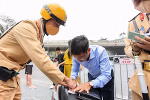 Quy định về trừ điểm giấy phép lái xe được áp dụng từ 1/1/2025. Ảnh minh họa: INT