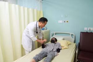 Đột quỵ ở trẻ dễ bị bỏ sót vì triệu chứng không điển hình và trẻ khó mô tả cảm giác. Ảnh: BVCC