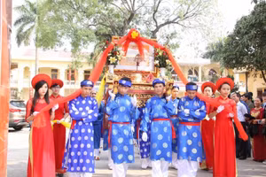 Lễ đón nhận và rước bằng di tích cấp quốc gia: Mộ, nhà thờ Hoàng Trình Thanh năm 2016.