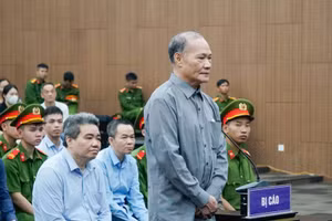 Cựu Thứ trưởng Bộ NN&PTNT Hoàng Văn Thắng trước bục khai báo.