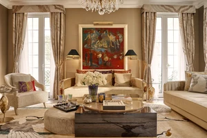 Một thiết kế kết hợp với tranh Việt Nam của Quách Thái Công.