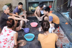 Nghề gò dát đồng - nghề thủ công cổ truyền làm nên danh tiếng Đại Bái.