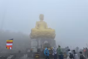 Tượng đồng Phật Hoàng Trần Nhân Tông.