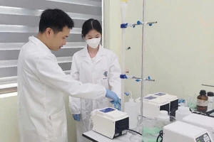 Mô hình công nghệ FBHC thu hồi nitơ, phốt pho, trong nước thải nuôi lợn quy mô phòng thí nghiệm.