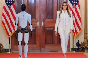 Robot hình người ra mắt tại sự kiện giáo dục của Nhà Trắng.