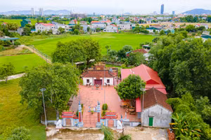 Đền thờ và lăng mộ Nguyễn Hoành Từ tọa lạc trên diện tích hơn 1.500m2 tại thôn Bình Tiến (phường Hà Huy Tập). Ảnh: Hoa Hạ