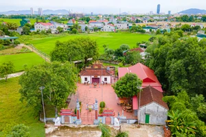 Đền thờ và lăng mộ Nguyễn Hoành Từ tọa lạc trên diện tích hơn 1.500m2 tại thôn Bình Tiến (phường Hà Huy Tập). Ảnh: Hoa Hạ
