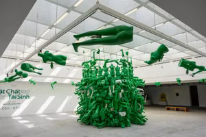 Một cụm tác phẩm trong không gian triển lãm.