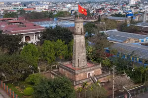 Cột cờ Nam Định là một trong những công trình kiến trúc tiêu biểu của Nam Định. 