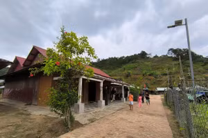 Những ngôi nhà của người dân vùng biên viễn.