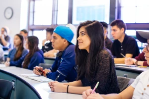 Nhiều sinh viên lựa chọn tiếp tục học tập tại các cơ sở trong nước.