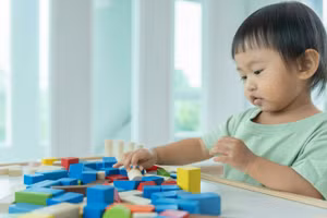 Dự luật mới giới hạn độ tuổi dạy tiếng Anh cho trẻ.