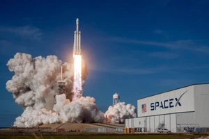 SpaceX sẽ thử nghiệm tiếp nhiên liệu cho tàu vũ trụ trên quỹ đạo Trái đất.