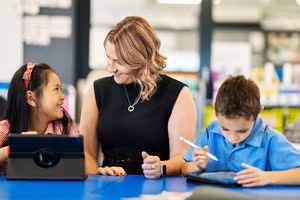 Áp lực học hành khiến học sinh Australia khó tận hưởng tuổi thơ.