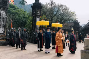 Việc đưa cổ phục trình diễn bộ hành trong di tích được ví như tái hiện lịch sử, giúp lan tỏa ý nghĩa văn hóa.