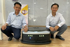 Robot tự hành của nhóm kĩ sư Việt Nam có thể thay thế nhân công làm việc trong các nhà máy.