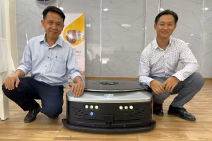 Robot tự hành của nhóm kĩ sư Việt Nam có thể thay thế nhân công làm việc trong các nhà máy.