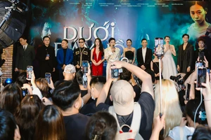 'Dưới đáy hồ' quy tụ dàn diễn viên có kinh nghiệm diễn xuất khá tốt.