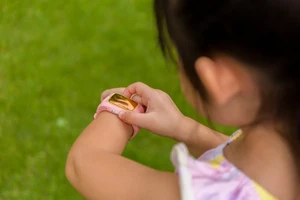 Cha mẹ cần hiểu rõ tính năng của thiết bị.