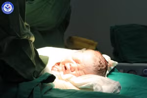 Bé trai chào đời an toàn, nặng 2.300g, khoẻ mạnh. Ảnh: BVCC