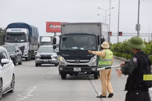 Ô tô tải bị cấm lưu thông ở làn 1 (làn sát dải phân cách giữa) trên cao tốc Pháp Vân - Cầu Giẽ.