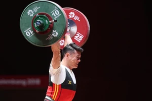 Thạch Kim Tuấn tranh tài hạng 56kg môn cử tạ ASIAD 2018. Ảnh: INT