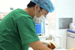 Sau 15 ngày điều trị và phẫu thuật, bệnh nhân có thể được tiến hành vá da trong thời gian tới. Ảnh: BVCC