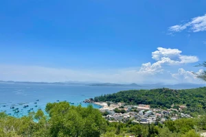 Cù Lao Xanh, tên gọi thân thương của xã đảo Nhơn Châu, nơi sinh sống của hơn 2.600 cư dân.